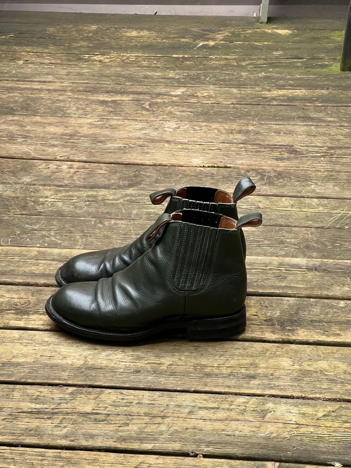 Photo by Tillman on April 5, 2024 of the Dierkes Covered gusset Chelsea Boot in Conceria Puccini Attilio Dark Green Koala.