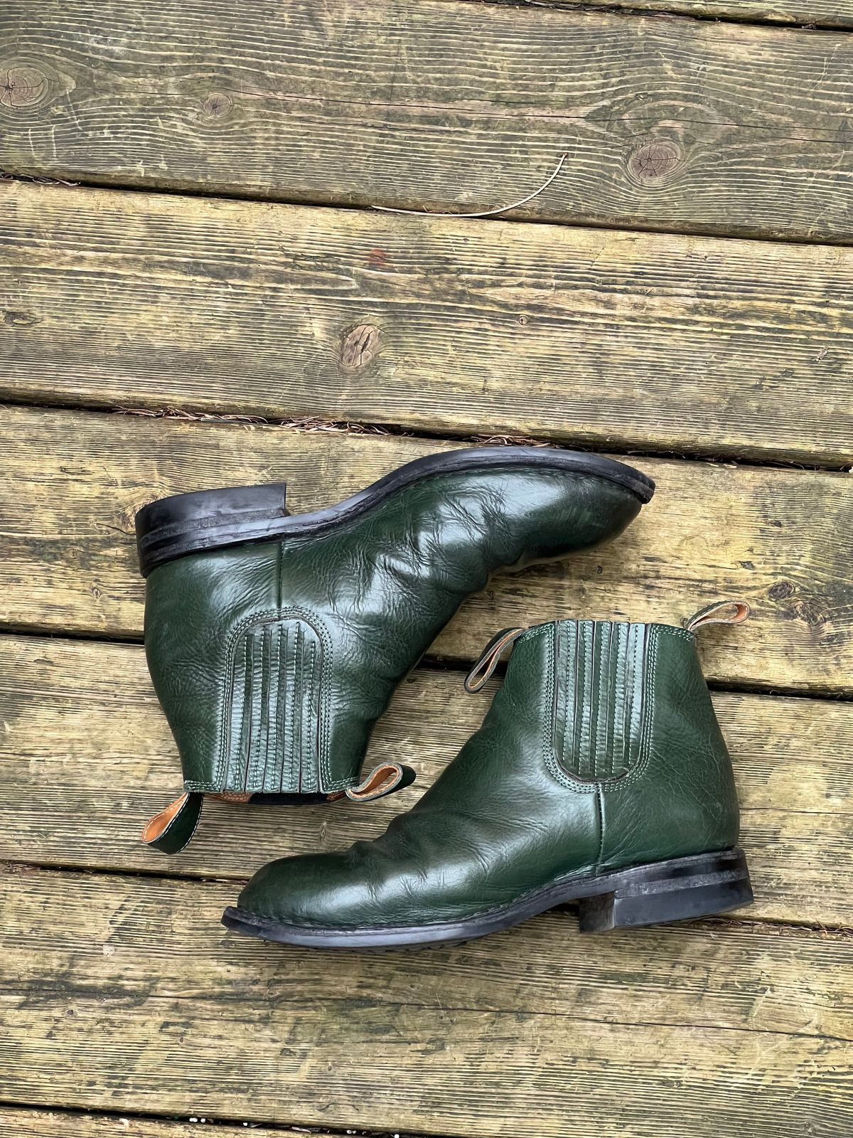 Photo by Tillman on April 5, 2024 of the Dierkes Covered gusset Chelsea Boot in Conceria Puccini Attilio Dark Green Koala.