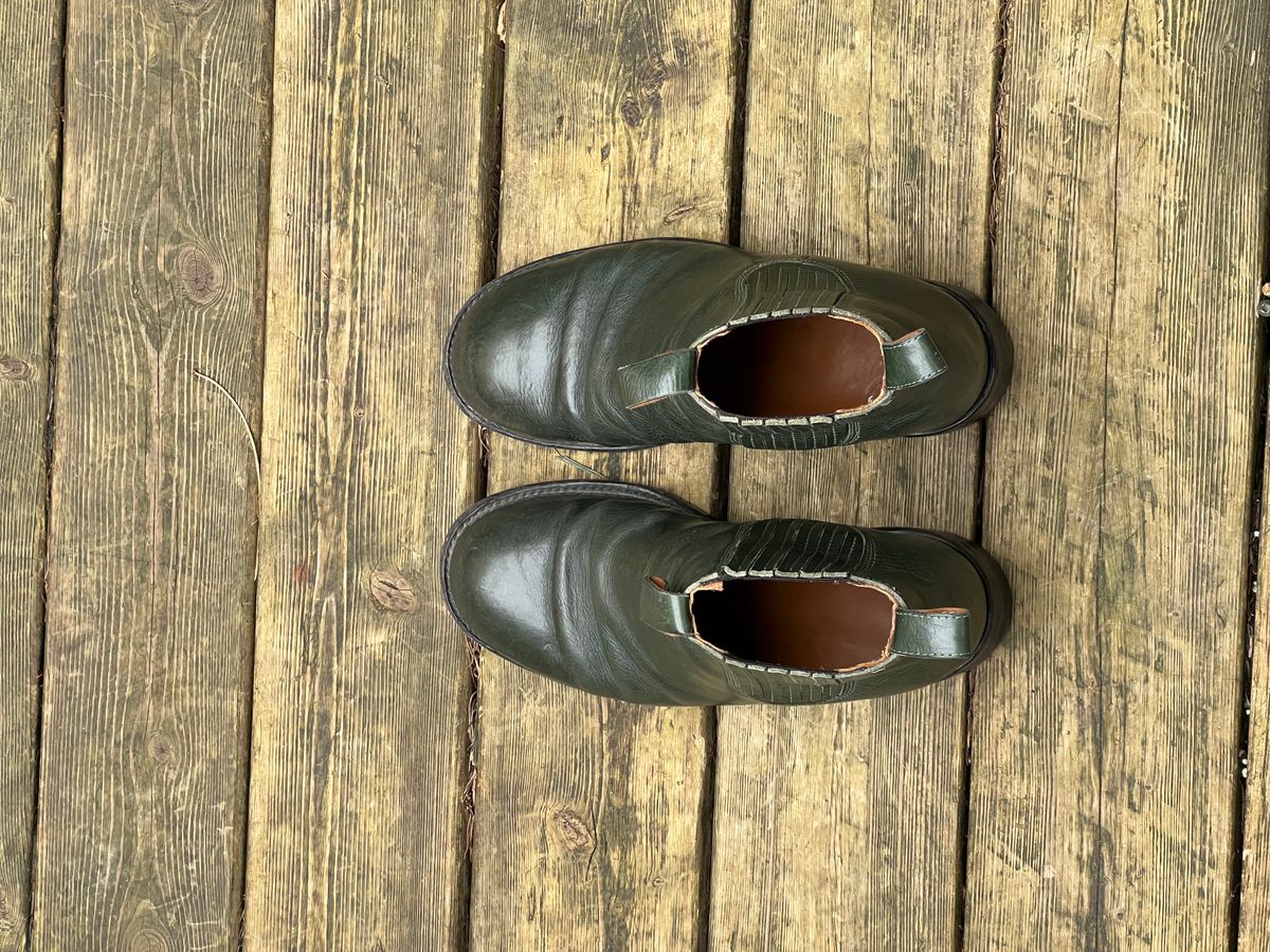 Photo by Tillman on April 5, 2024 of the Dierkes Covered gusset Chelsea Boot in Conceria Puccini Attilio Dark Green Koala.