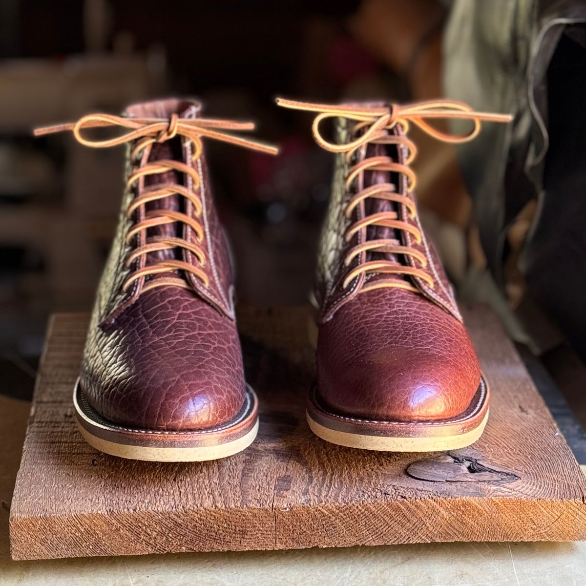 Photo by cobblertobias on October 10, 2024 of the Caswell Boot Company Shaw in Maverick Leather Chocolate Glazed Shrunken Bison.