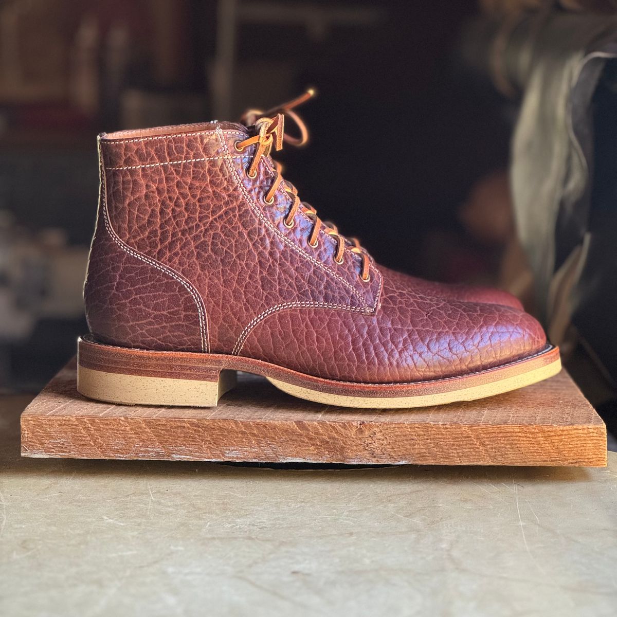 Photo by cobblertobias on October 10, 2024 of the Caswell Boot Company Shaw in Maverick Leather Chocolate Glazed Shrunken Bison.