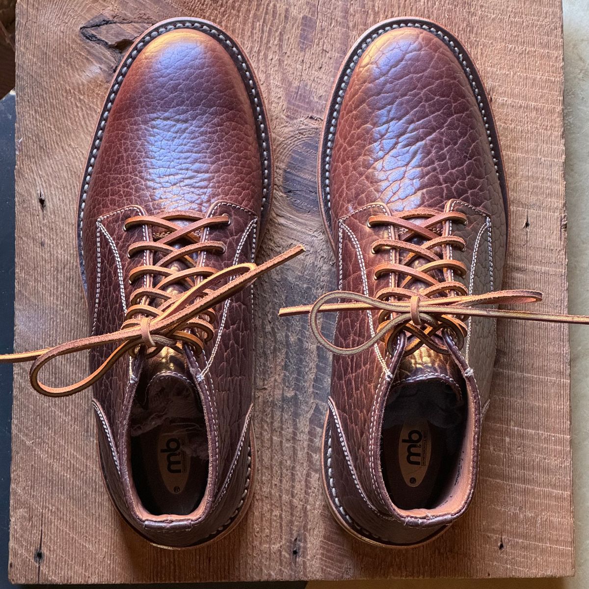 Photo by cobblertobias on October 10, 2024 of the Caswell Boot Company Shaw in Maverick Leather Chocolate Glazed Shrunken Bison.