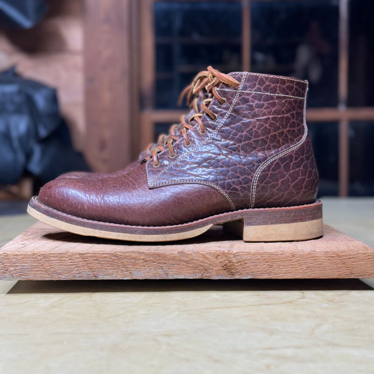 Photo by cobblertobias on November 5, 2024 of the Caswell Boot Company Shaw in Maverick Leather Chocolate Glazed Shrunken Bison.