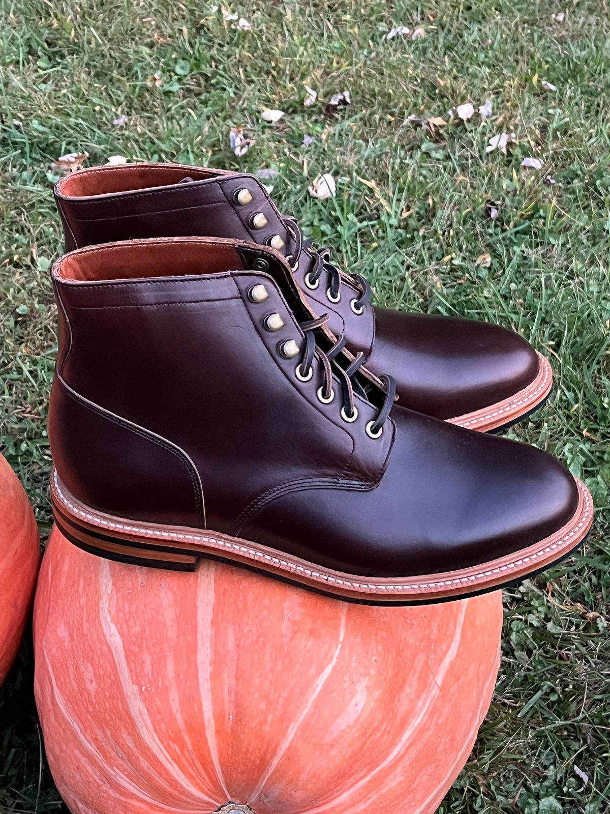 Photo by Chhh1984 on September 22, 2025 of the Grant Stone Diesel Boot in Horween Crimson Chromexcel.