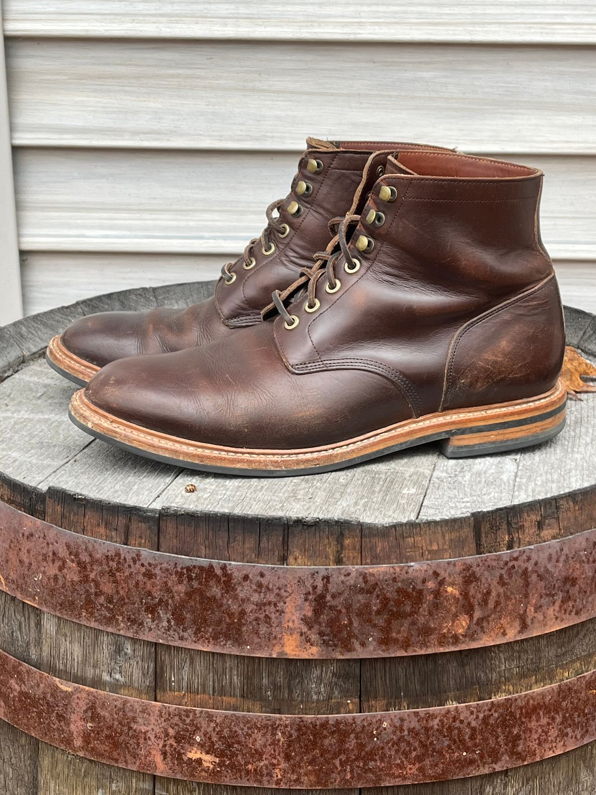 Photo by Chhh1984 on November 3, 2025 of the Grant Stone Diesel Boot in Horween Crimson Chromexcel.