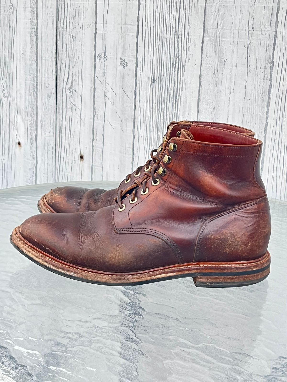 Photo by Chhh1984 on March 31, 2026 of the Grant Stone Diesel Boot in Horween Crimson Chromexcel.