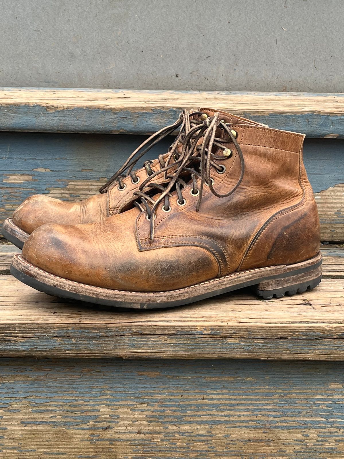 Photo by chhh1984 on January 1, 2025 of the Truman Plain Toe Boot in Horween Natural Cypress.