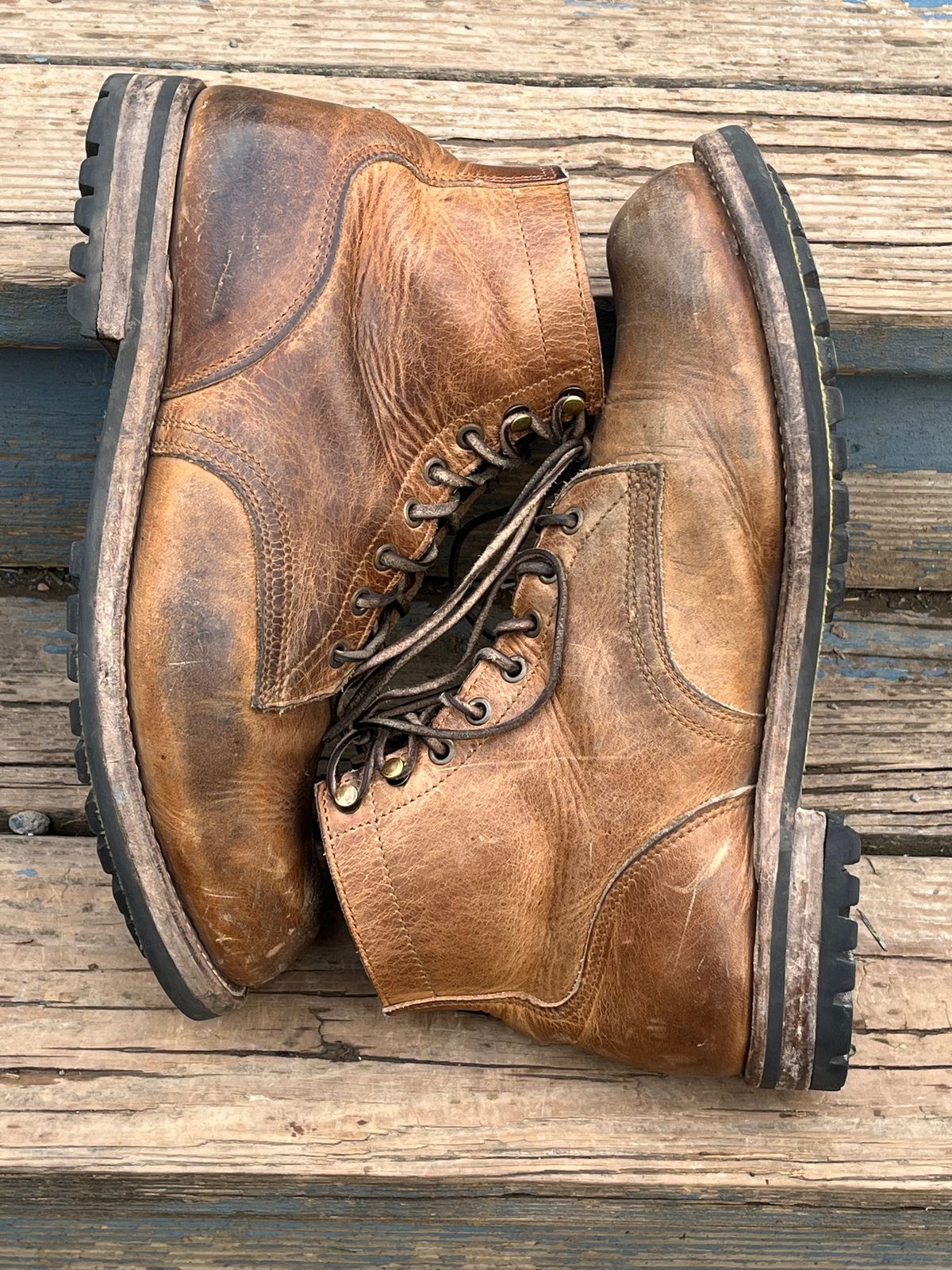 Photo by chhh1984 on January 1, 2025 of the Truman Plain Toe Boot in Horween Natural Cypress.