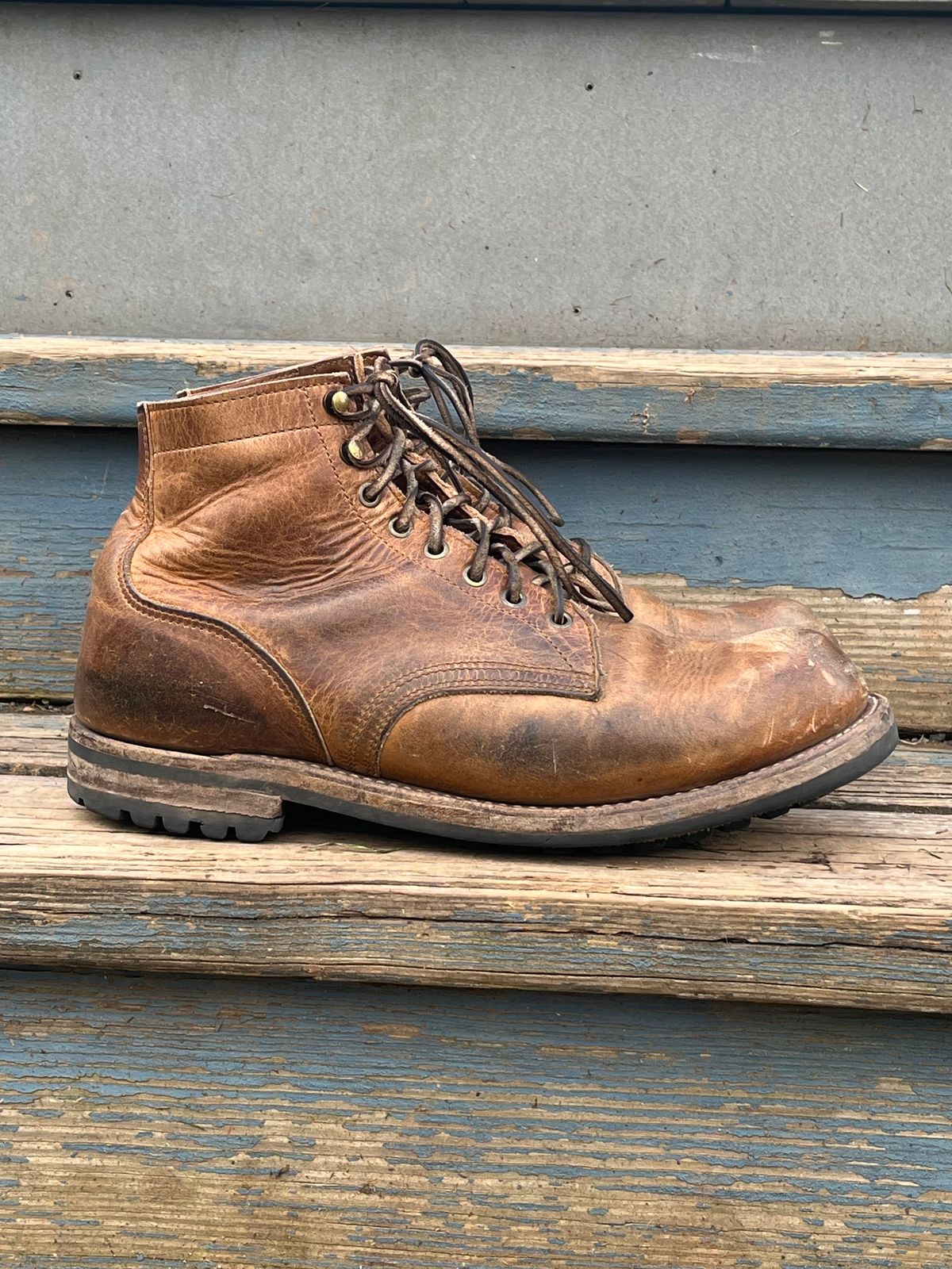 Photo by chhh1984 on January 1, 2025 of the Truman Plain Toe Boot in Horween Natural Cypress.