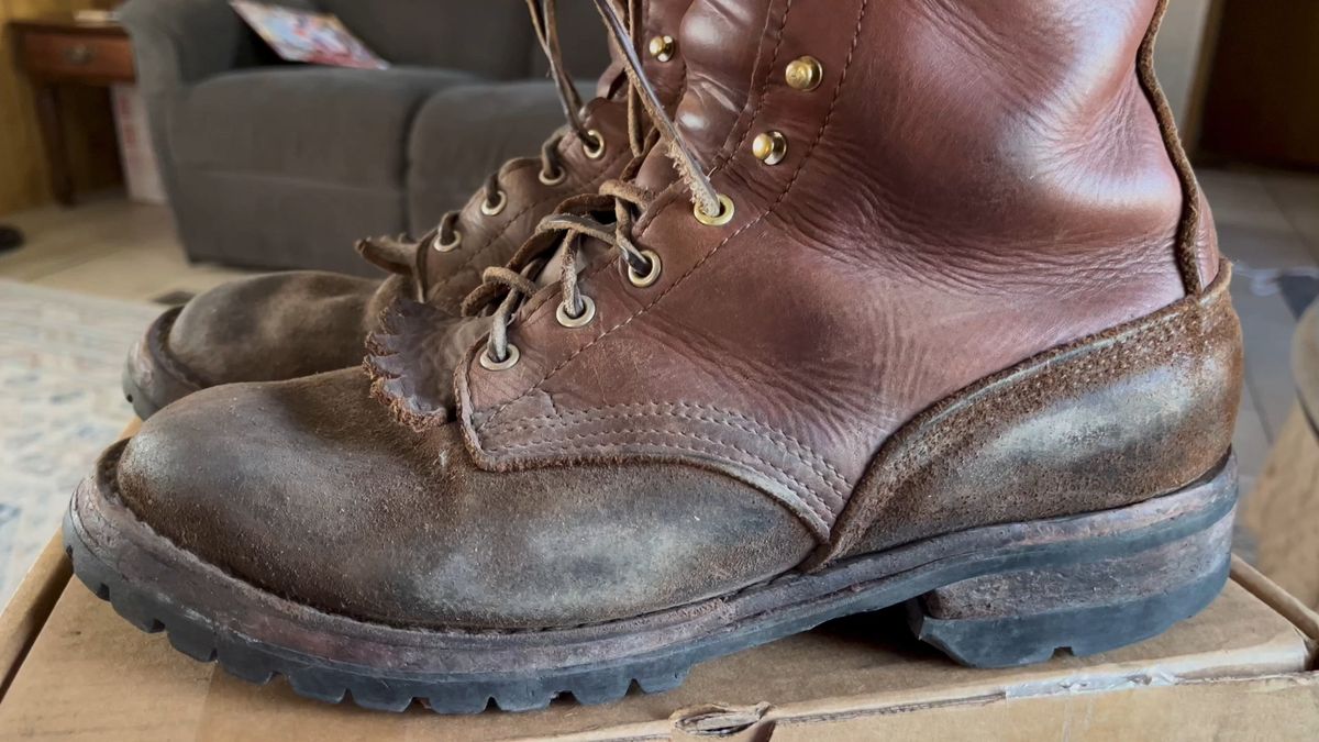 Photo by chhh1984 on August 1, 2024 of the Nicks BuilderPro in Seidel 1964 Brown Roughout.