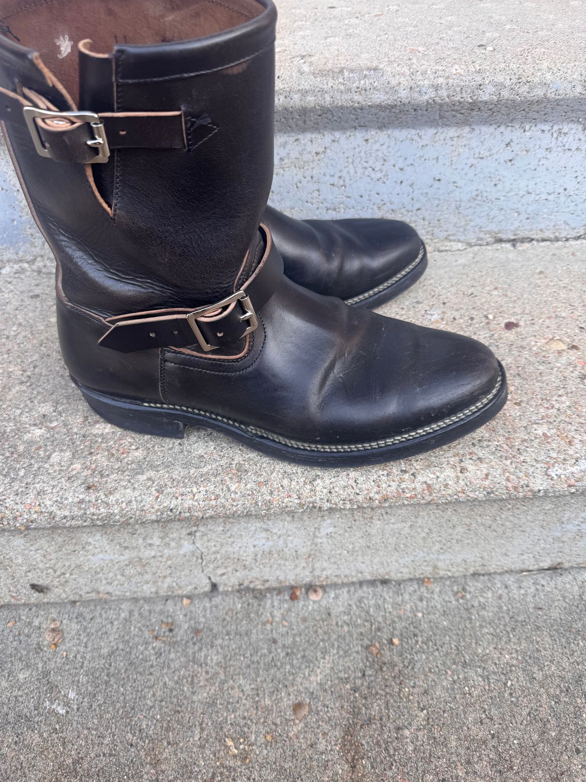 Photo by joji_k on November 4, 2025 of the Viberg Engineer in Maryam Black Horsebutt.