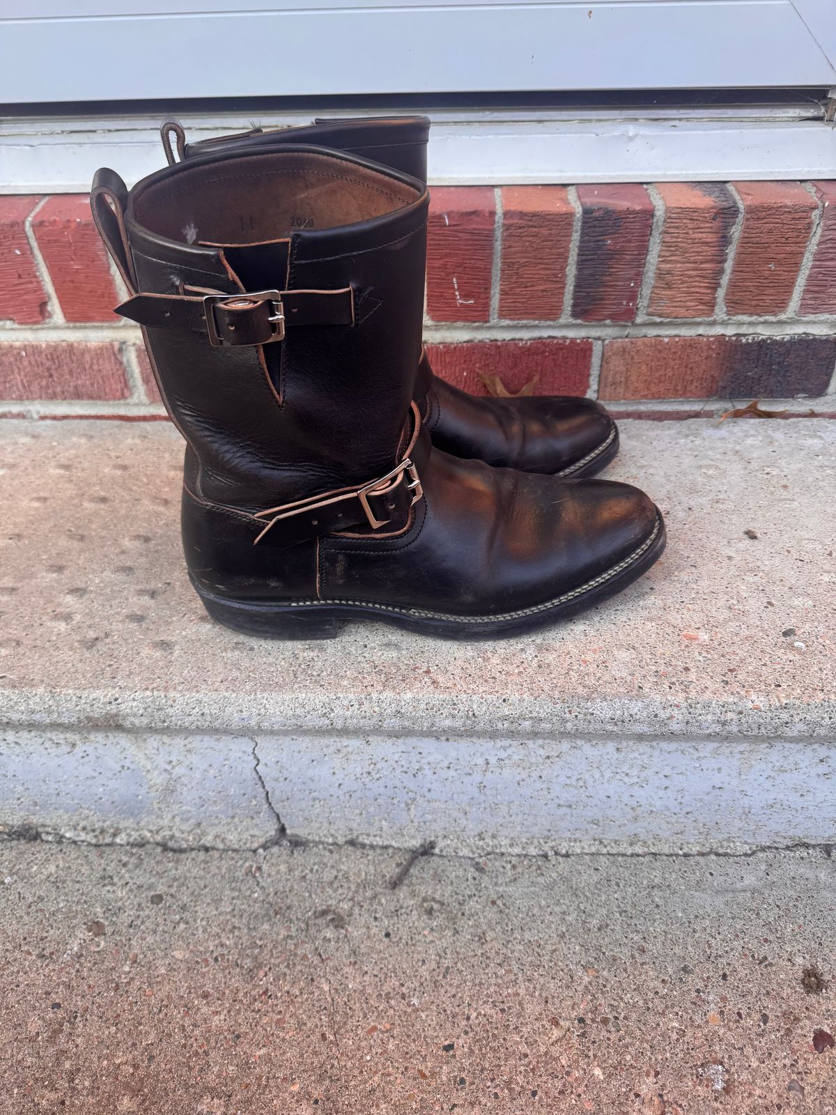 Photo by joji_k on December 3, 2025 of the Viberg Engineer in Maryam Black Horsebutt.