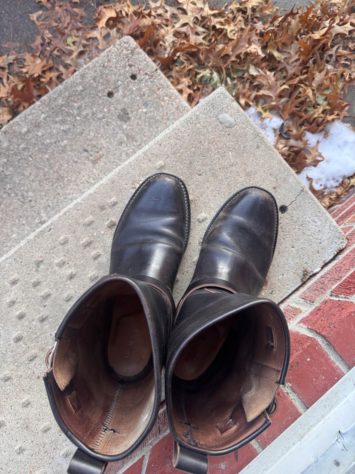 Photo by joji_k on December 3, 2025 of the Viberg Engineer in Maryam Black Horsebutt.