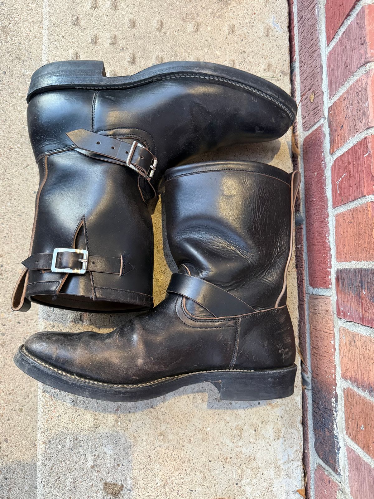 Photo by joji_k on January 4, 2026 of the Viberg Engineer in Maryam Black Horsebutt.