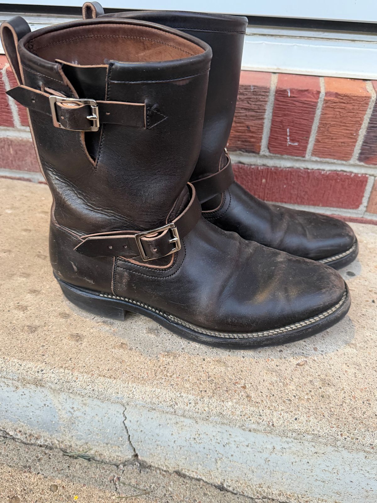 Photo by joji_k on January 4, 2026 of the Viberg Engineer in Maryam Black Horsebutt.