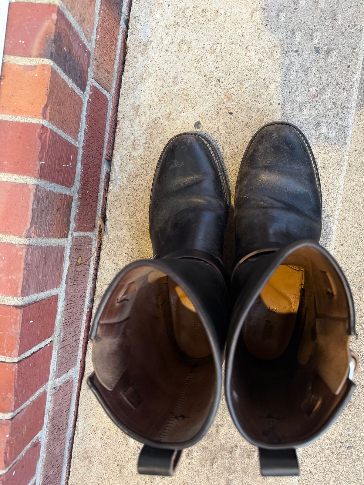 Photo by joji_k on January 4, 2026 of the Viberg Engineer in Maryam Black Horsebutt.