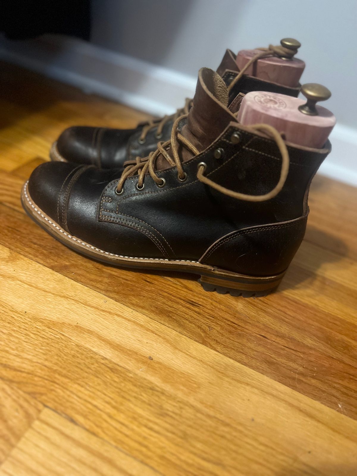 Photo by joji_k on January 5, 2024 of the Truman Service Boot in Horween Java Waxed Flesh.