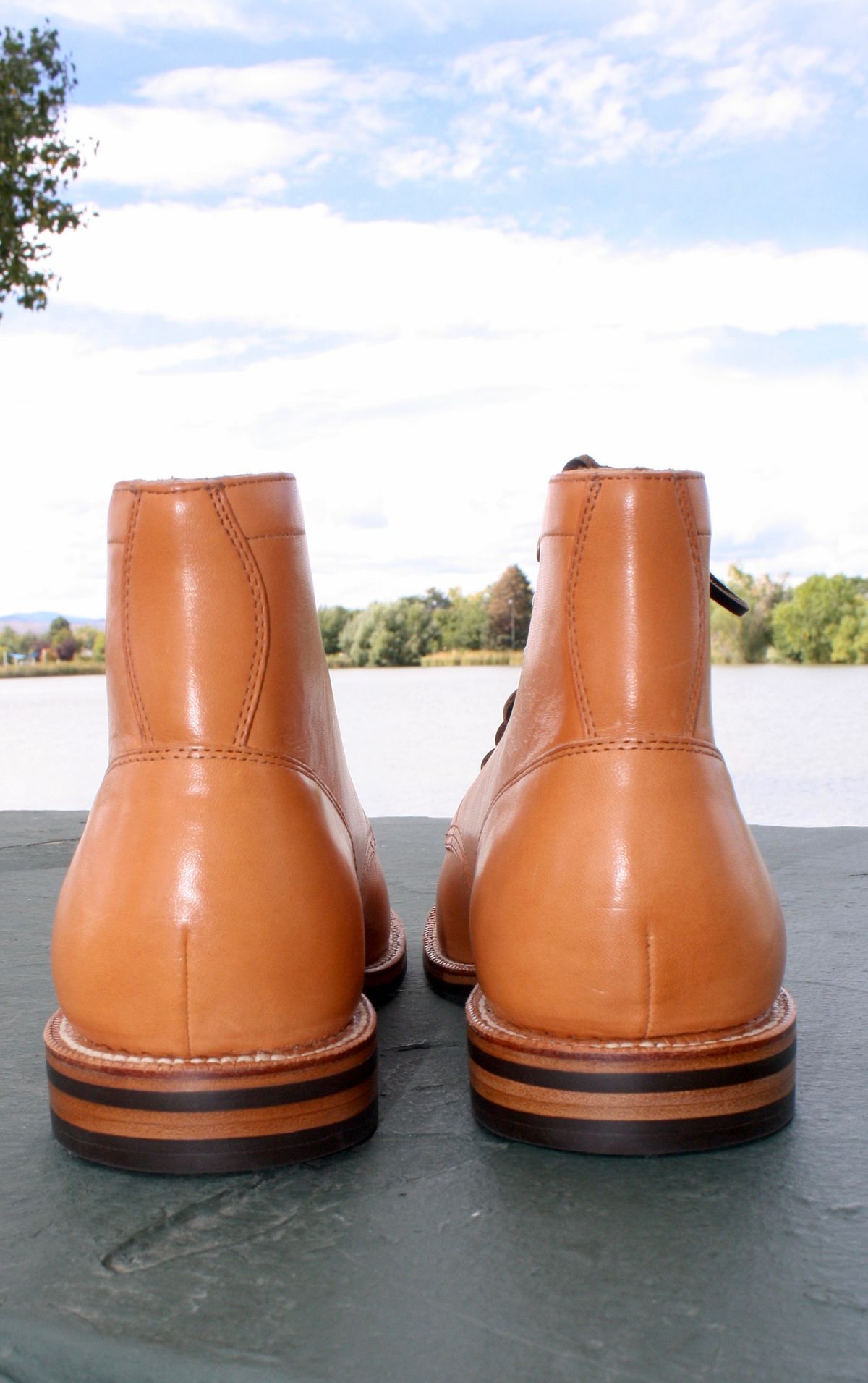 Photo by Bacharini on October 2, 2022 of the Grant Stone Diesel Boot in Horween English Tan Essex.