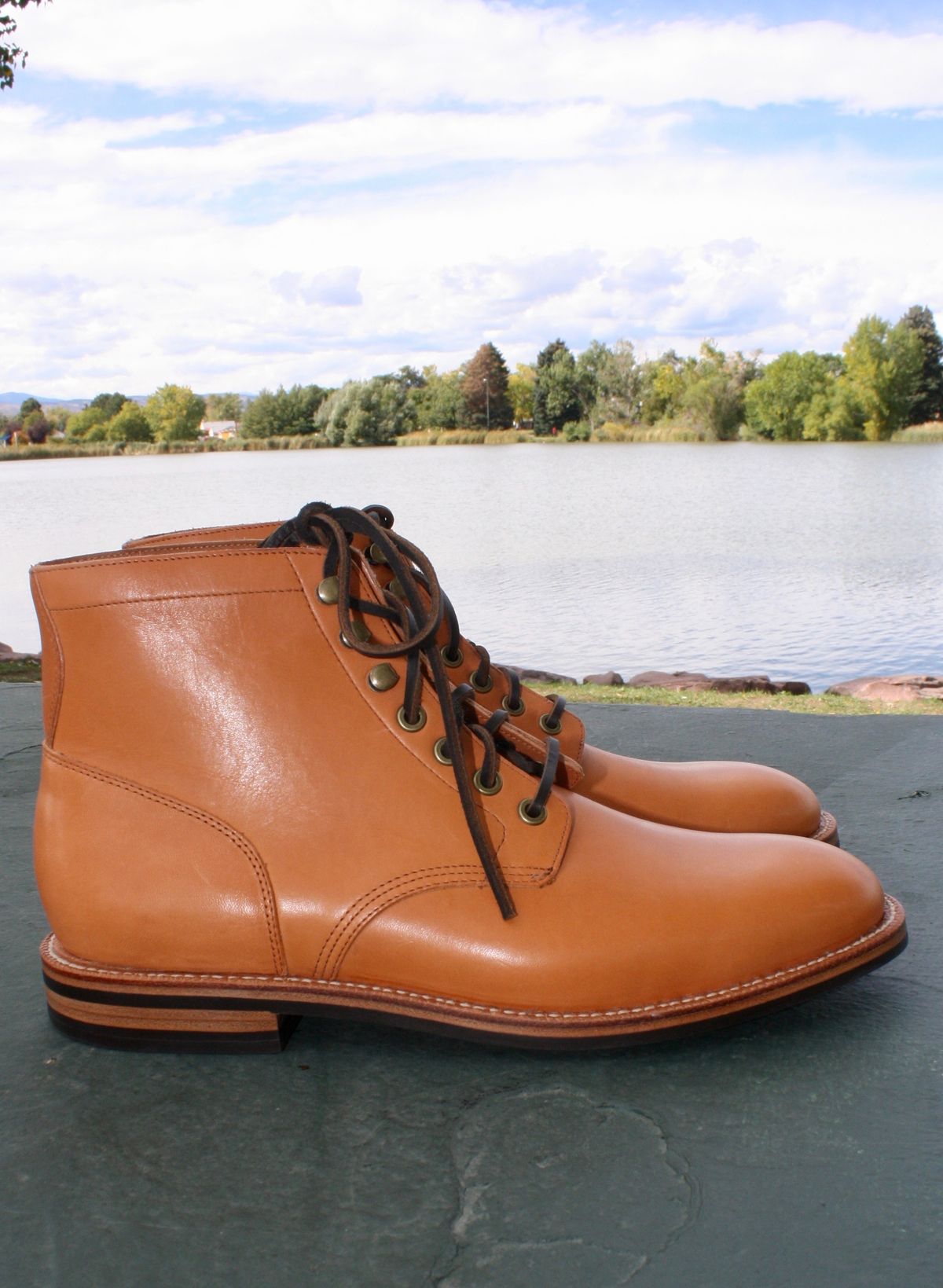 Photo by Bacharini on October 2, 2022 of the Grant Stone Diesel Boot in Horween English Tan Essex.
