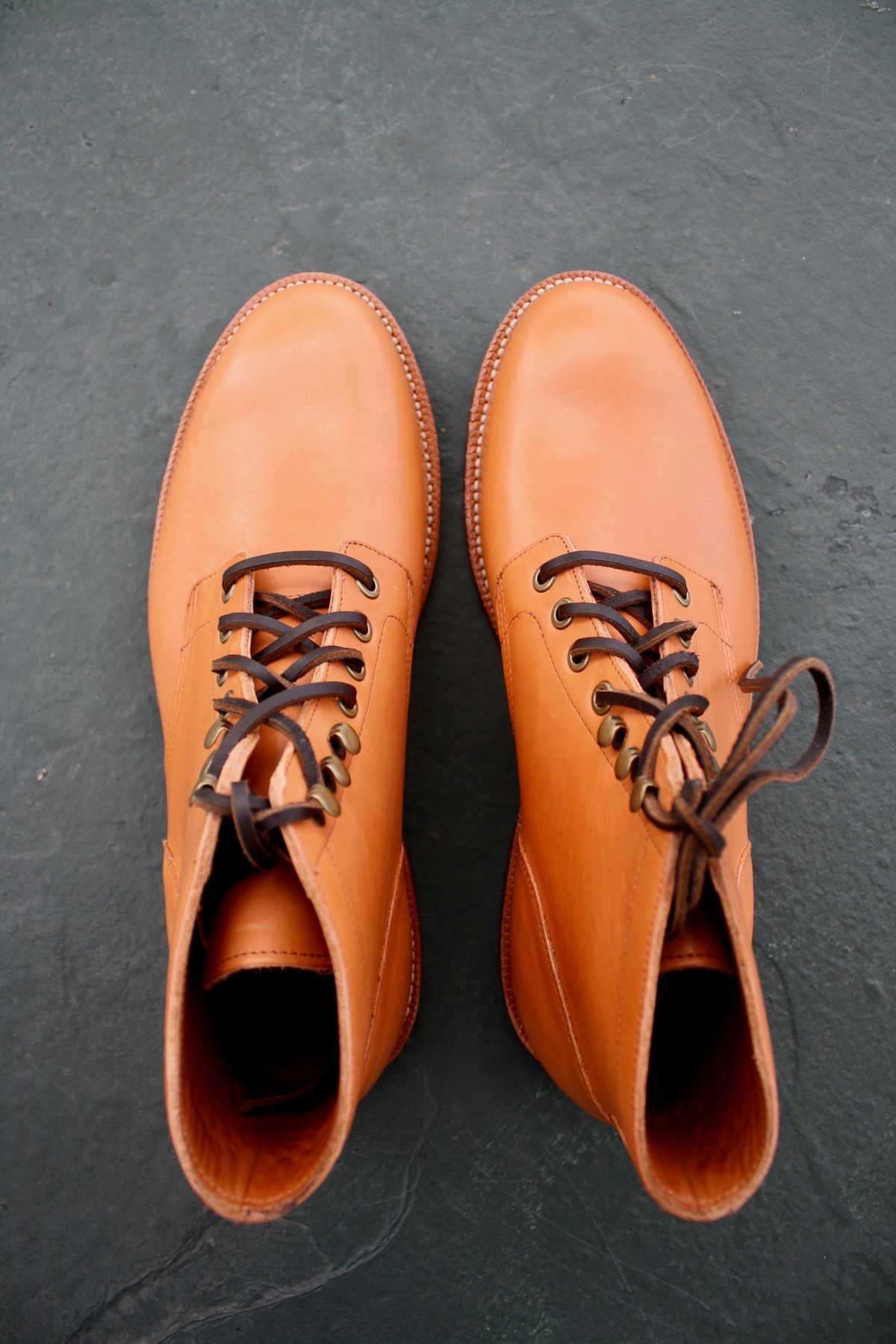 Photo by Bacharini on October 2, 2022 of the Grant Stone Diesel Boot in Horween English Tan Essex.