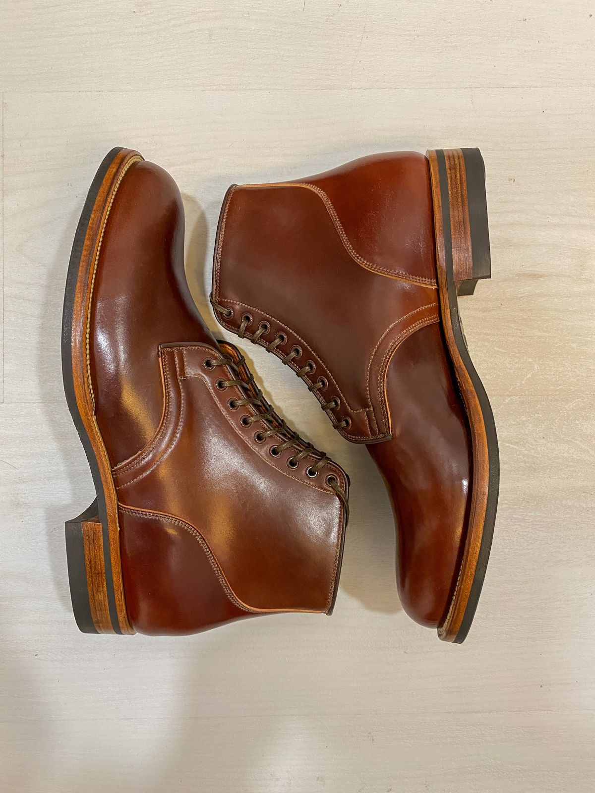 Photo by 3135movt on October 1, 2022 of the Viberg Service Boot in Horween Color 4 Shell Cordovan.