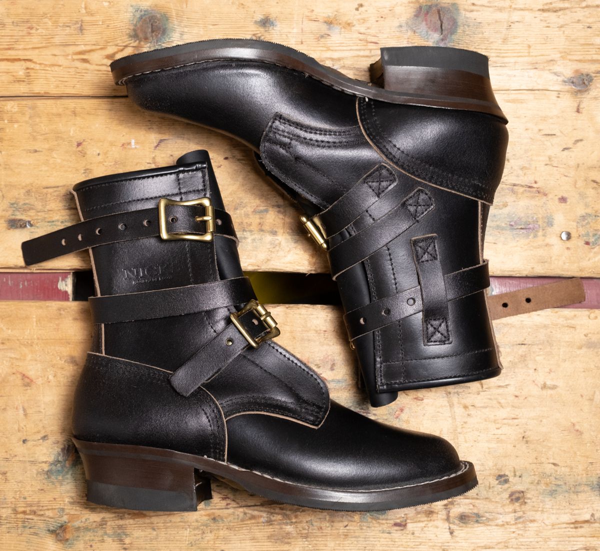 Photo by camwerten on October 2, 2023 of the Nicks Heritage TankerPro in Horween Black Waxed Flesh.