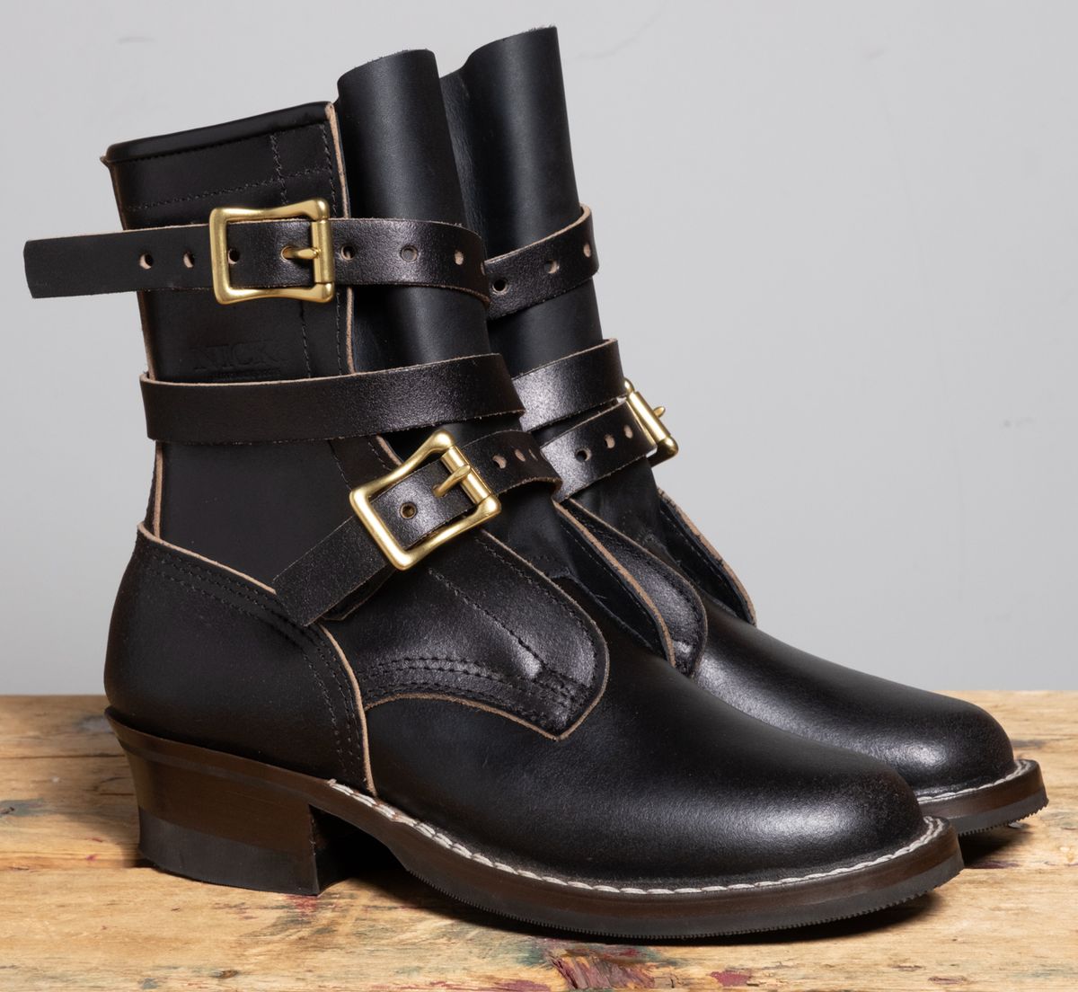 Photo by camwerten on October 2, 2023 of the Nicks Heritage TankerPro in Horween Black Waxed Flesh.
