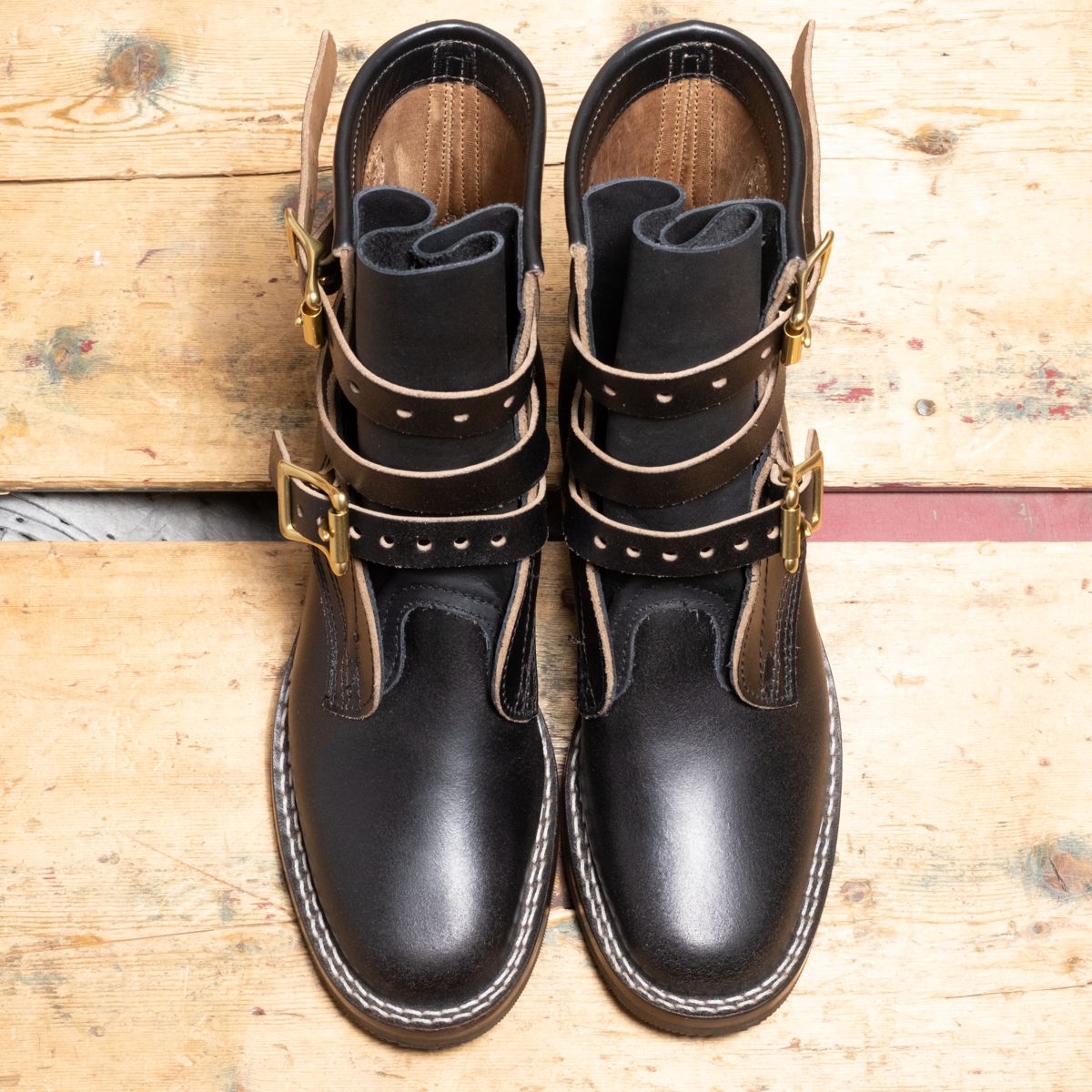 Photo by camwerten on October 2, 2023 of the Nicks Heritage TankerPro in Horween Black Waxed Flesh.