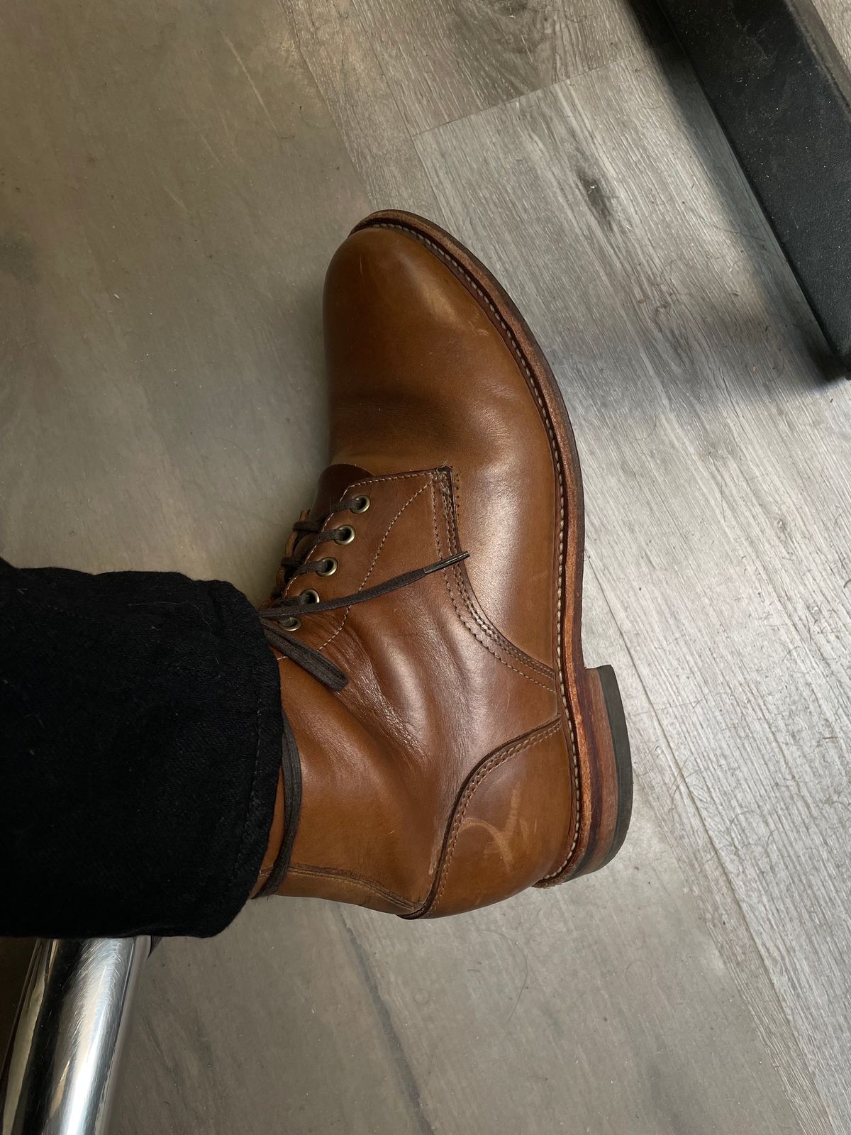 Photo by lbressoud737 on June 23, 2023 of the Oak Street Bootmakers Trench Boot in Horween Natural Chromexcel.