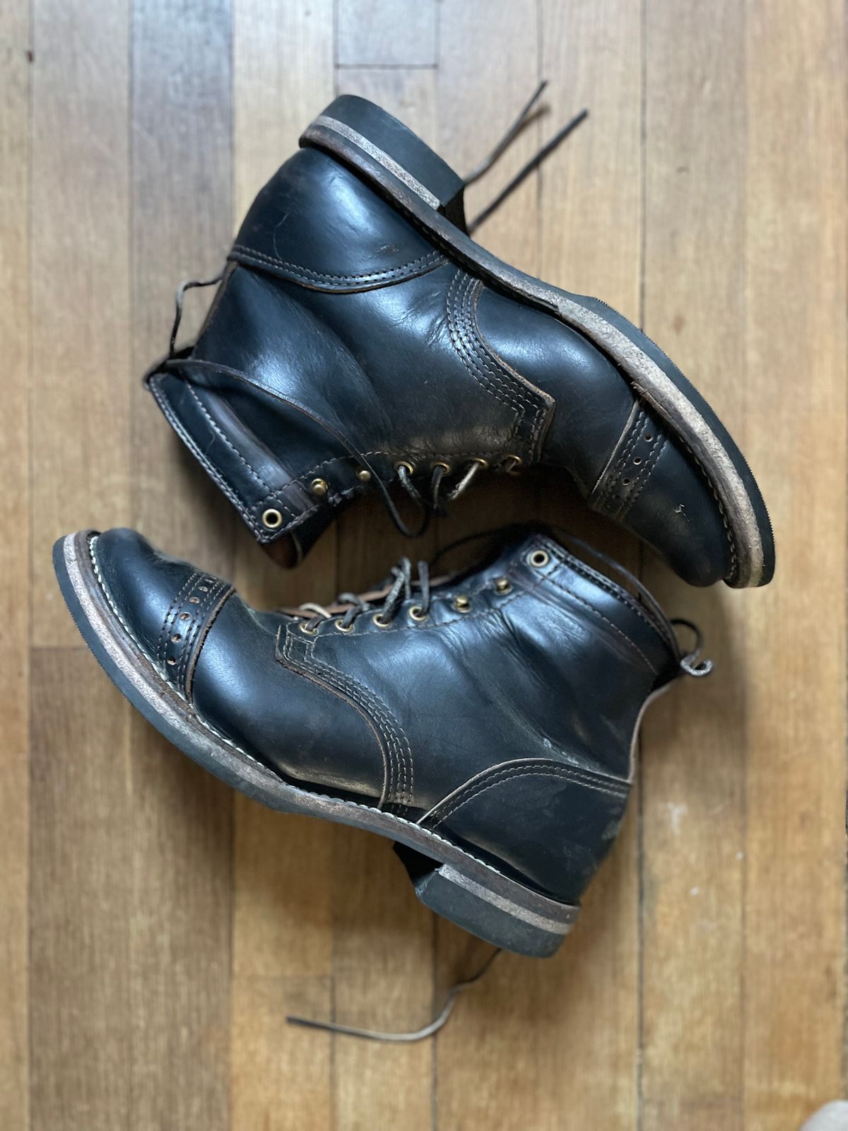 Photo by lbressoud737 on May 18, 2024 of the Wesco x S&S Axe Breaker in Horween Black Chromexcel.