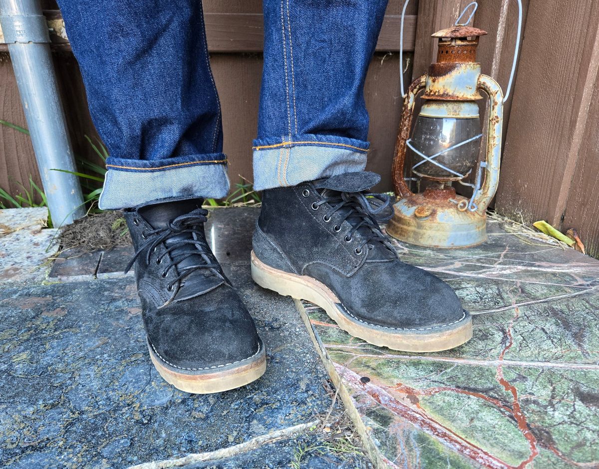 Photo by vestedmember on December 3, 2024 of the Nicks MH64 in Seidel MaxSupport Black Roughout.