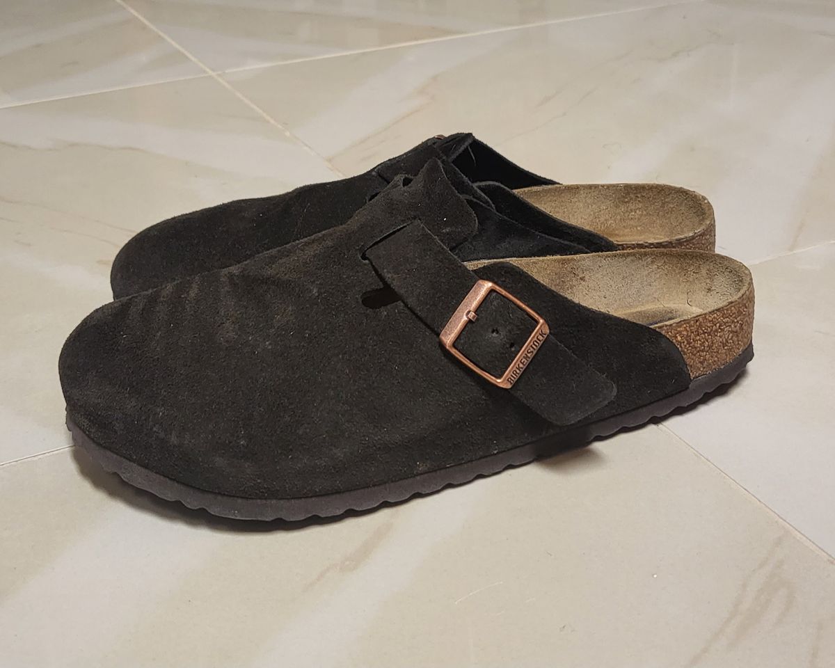 Photo by vestedmember on November 6, 2023 of the Birkenstock Boston in Mocha Suede.