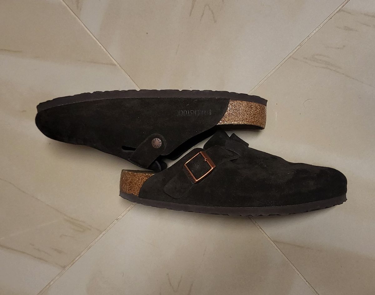 Photo by vestedmember on November 6, 2023 of the Birkenstock Boston in Mocha Suede.