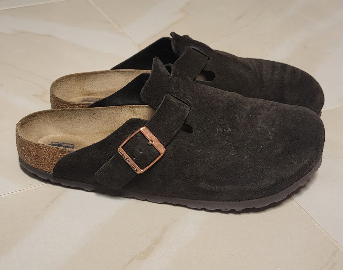 Photo by vestedmember on November 6, 2023 of the Birkenstock Boston in Mocha Suede.