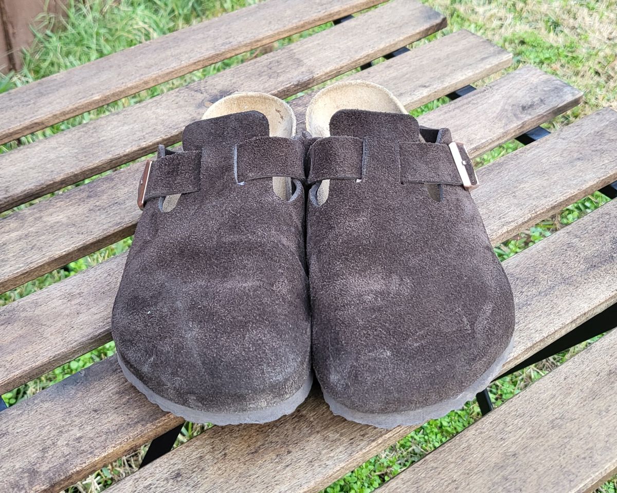 Photo by vestedmember on January 5, 2024 of the Birkenstock Boston in Mocha Suede.