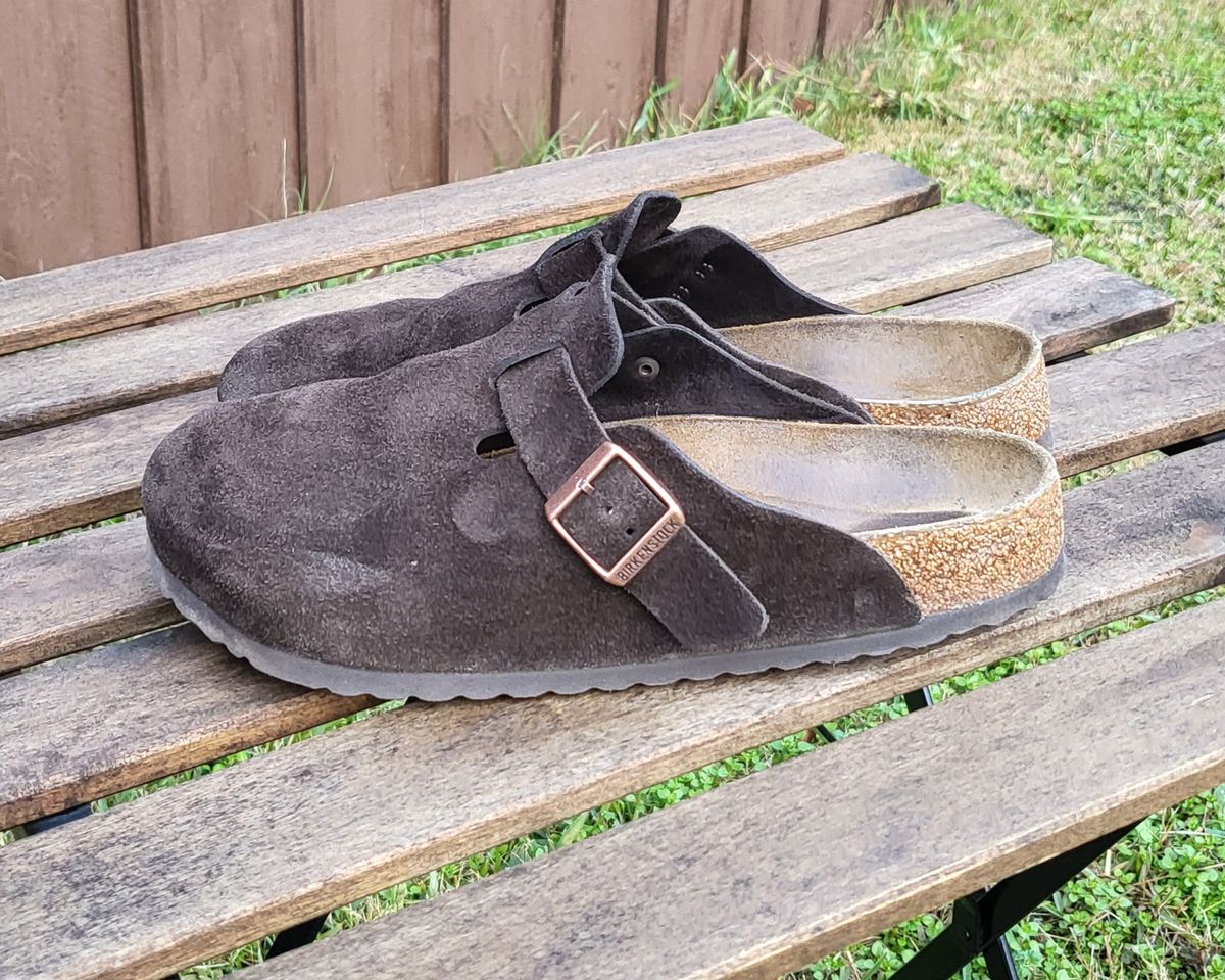 Photo by vestedmember on January 5, 2024 of the Birkenstock Boston in Mocha Suede.