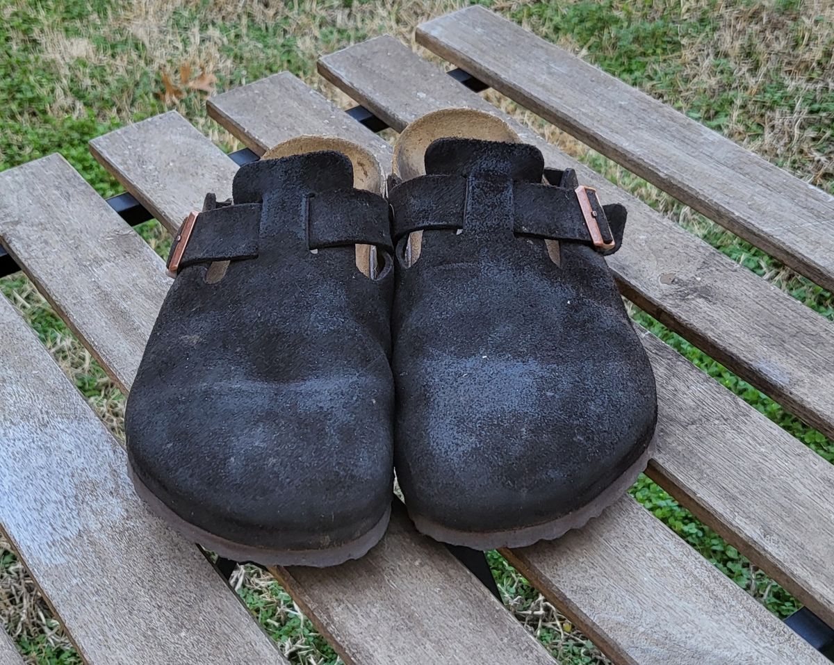 Photo by vestedmember on February 5, 2024 of the Birkenstock Boston in Mocha Suede.