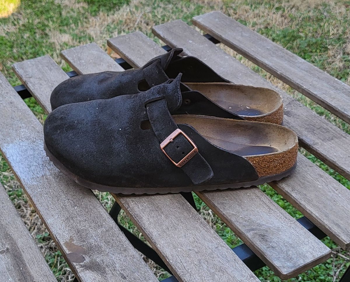 Photo by vestedmember on February 5, 2024 of the Birkenstock Boston in Mocha Suede.