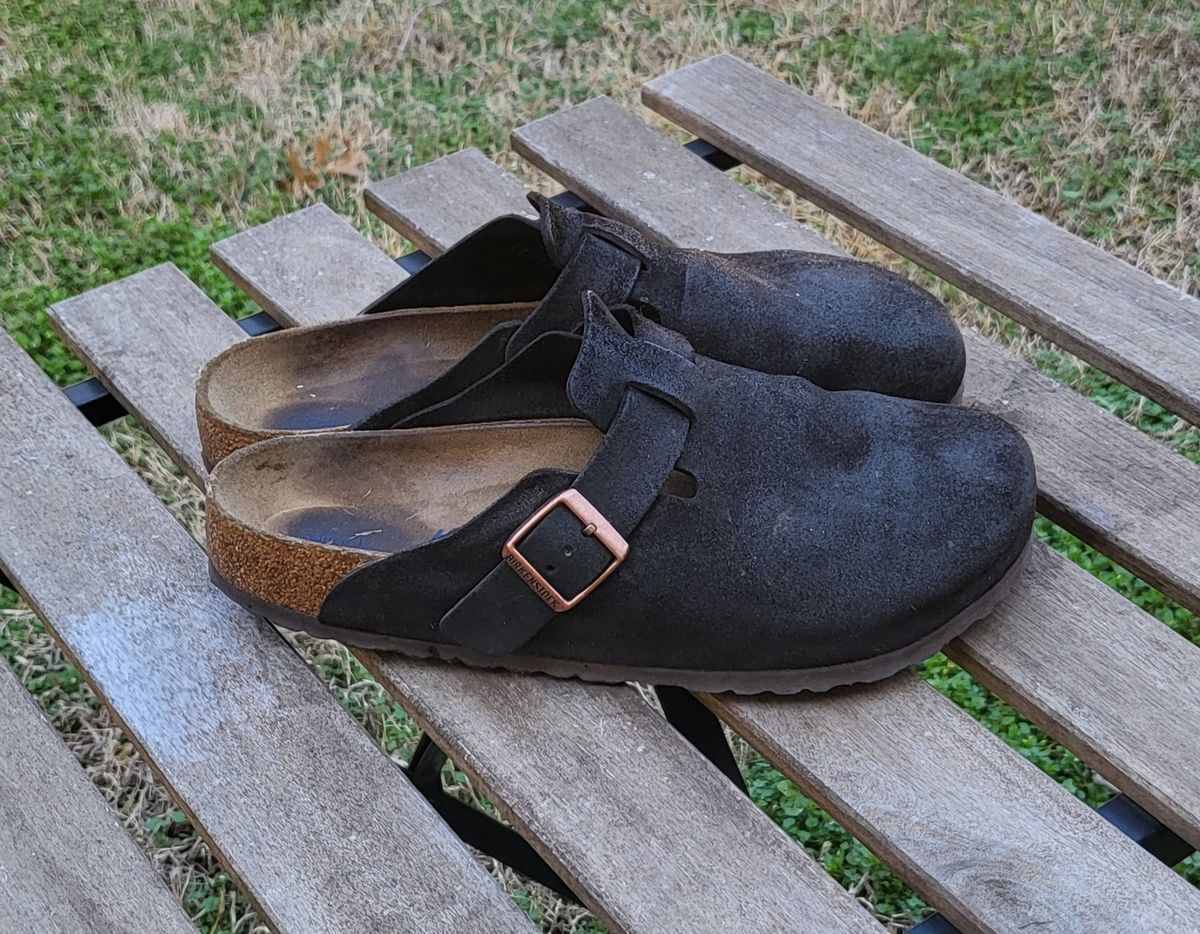 Photo by vestedmember on February 5, 2024 of the Birkenstock Boston in Mocha Suede.