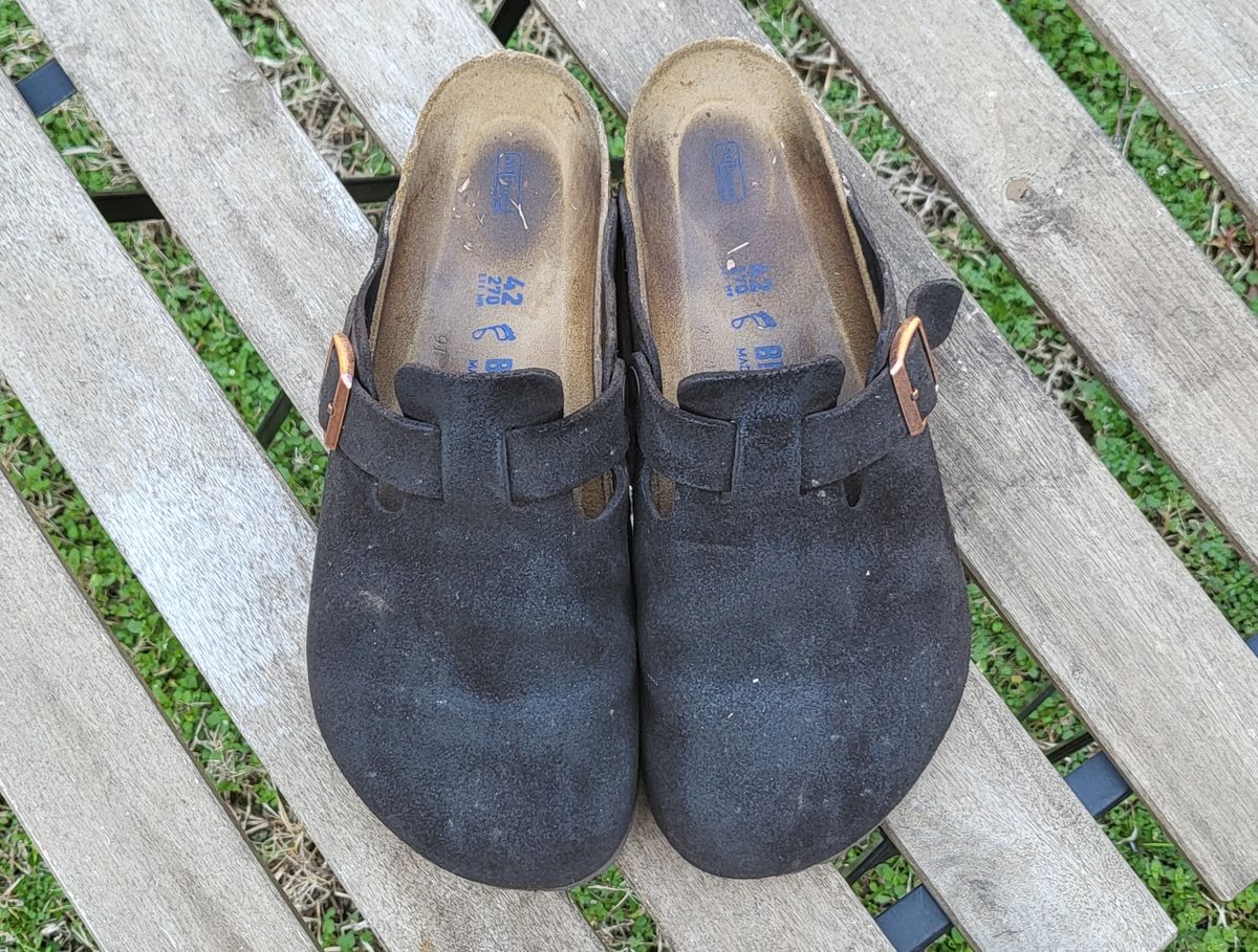 Photo by vestedmember on February 5, 2024 of the Birkenstock Boston in Mocha Suede.