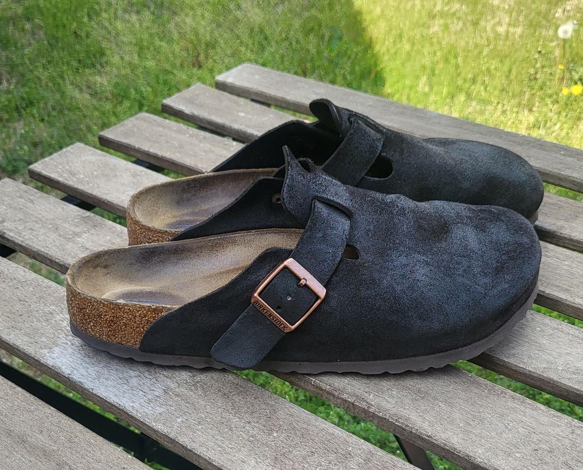 Photo by vestedmember on March 4, 2024 of the Birkenstock Boston in Mocha Suede.