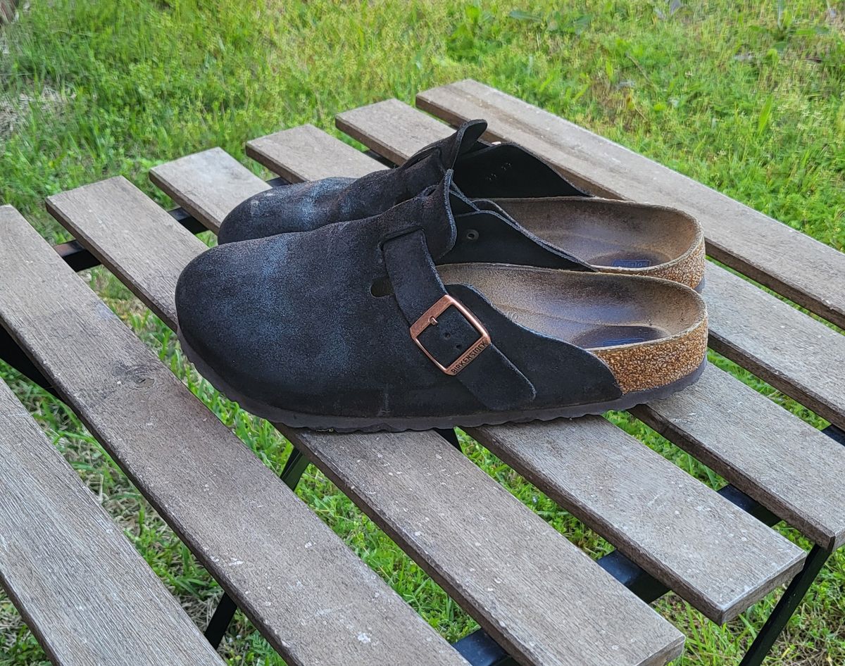 Photo by vestedmember on April 5, 2024 of the Birkenstock Boston in Mocha Suede.
