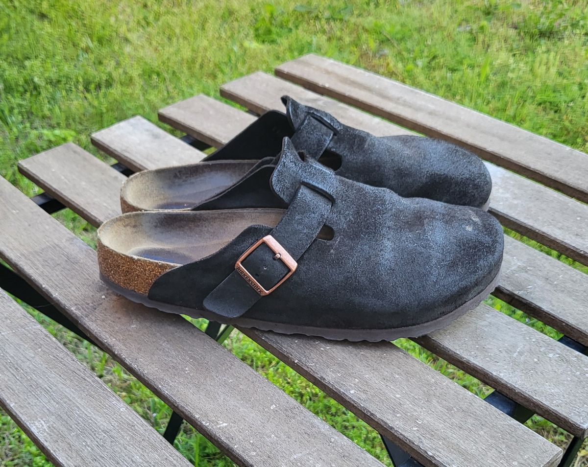 Photo by vestedmember on April 5, 2024 of the Birkenstock Boston in Mocha Suede.