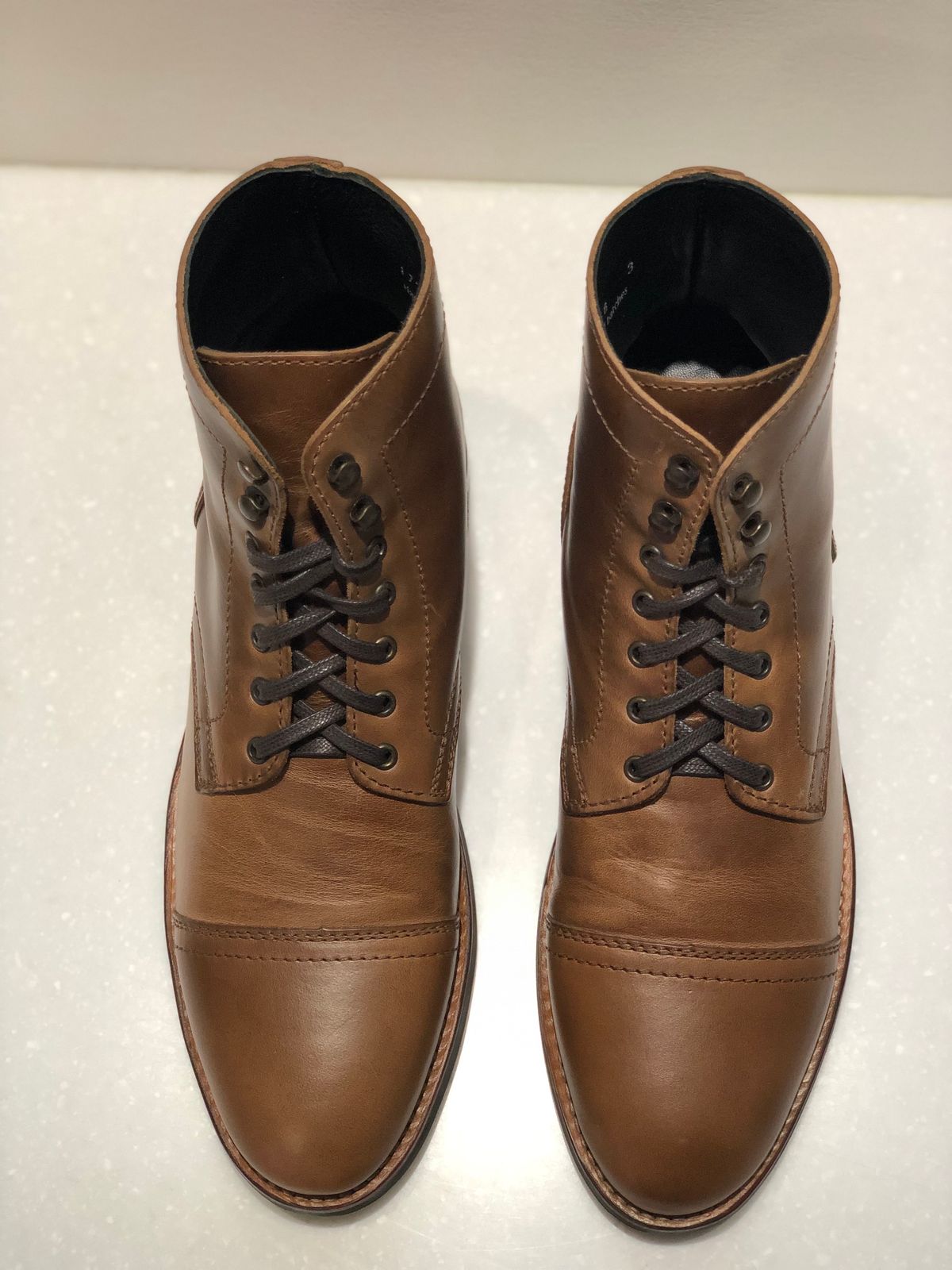 Photo by jakefrank on October 1, 2023 of the Thursday Captain in Horween Natural Chromexcel.