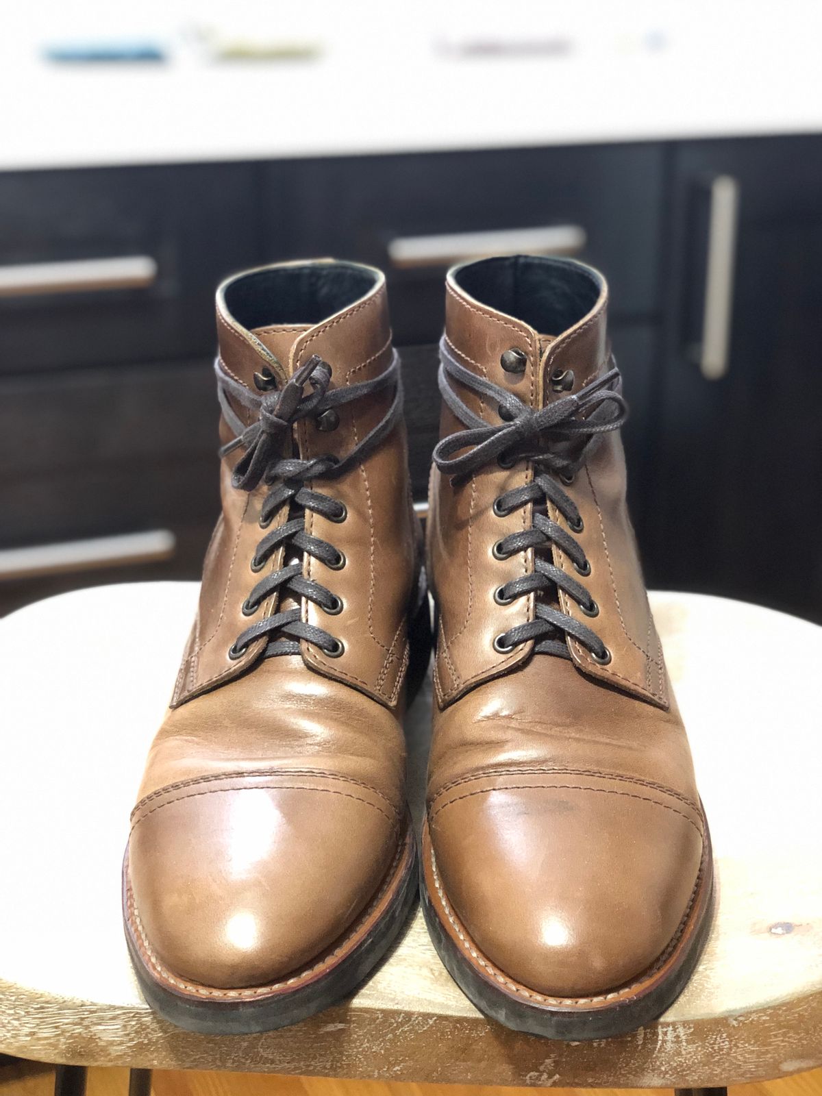 Photo by jakefrank on November 5, 2023 of the Thursday Captain in Horween Natural Chromexcel.