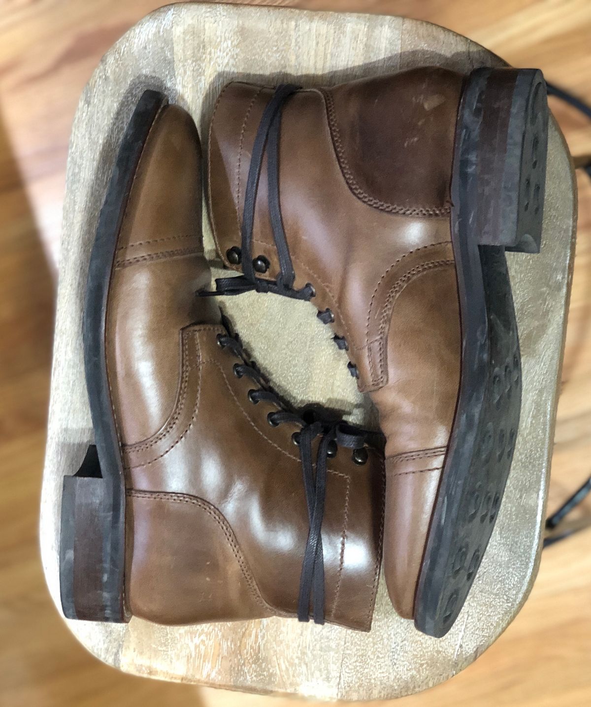 Photo by jakefrank on November 5, 2023 of the Thursday Captain in Horween Natural Chromexcel.