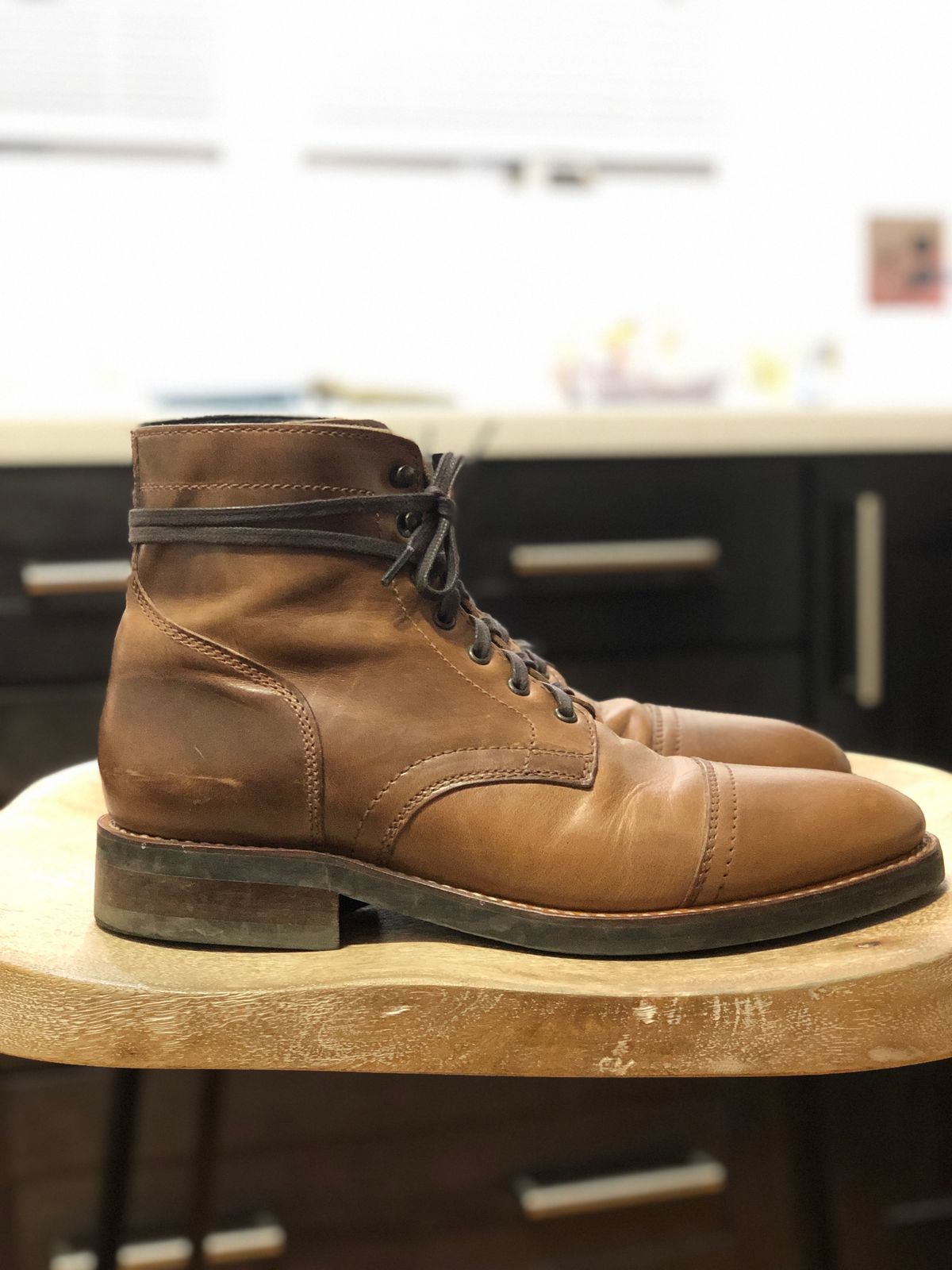 Photo by jakefrank on November 5, 2023 of the Thursday Captain in Horween Natural Chromexcel.
