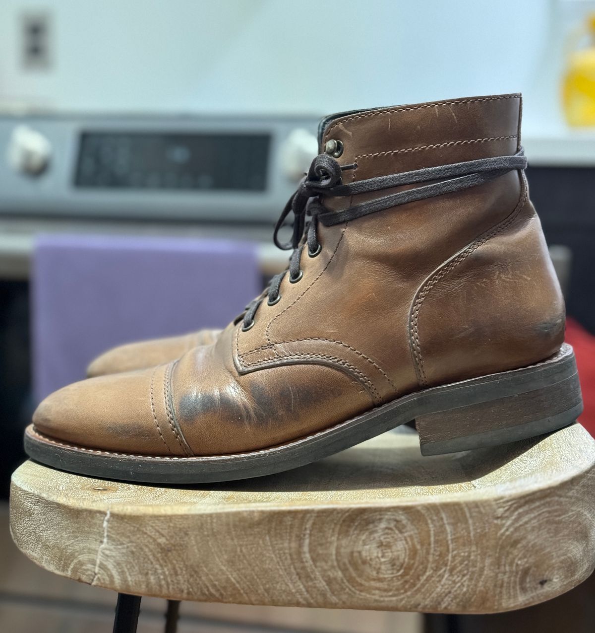 Photo by jakefrank on February 6, 2024 of the Thursday Captain in Horween Natural Chromexcel.