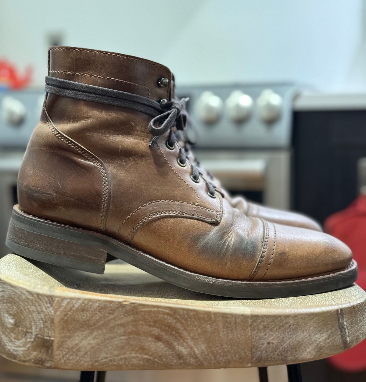 Photo by jakefrank on February 6, 2024 of the Thursday Captain in Horween Natural Chromexcel.