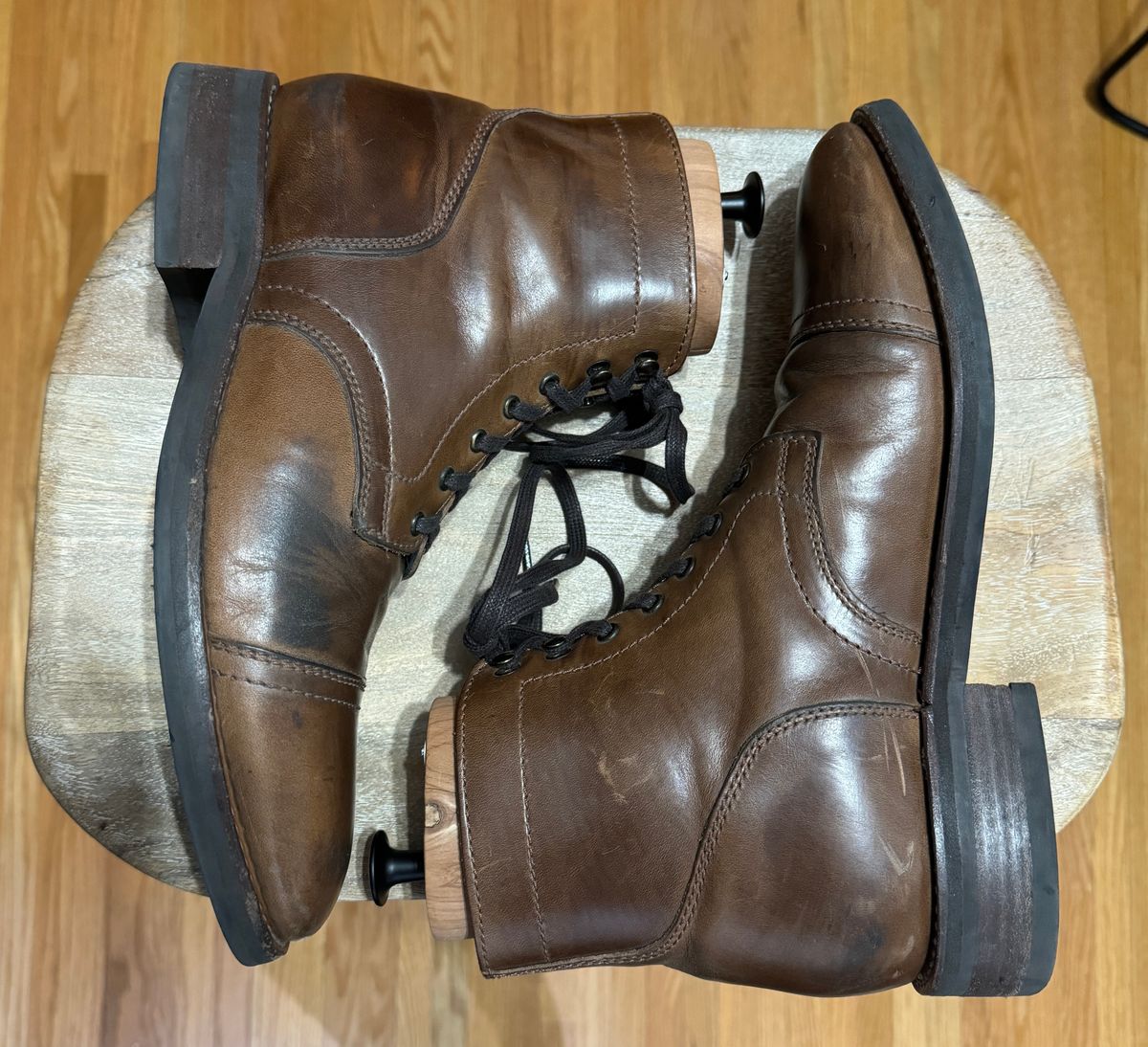 Photo by jakefrank on April 6, 2024 of the Thursday Captain in Horween Natural Chromexcel.
